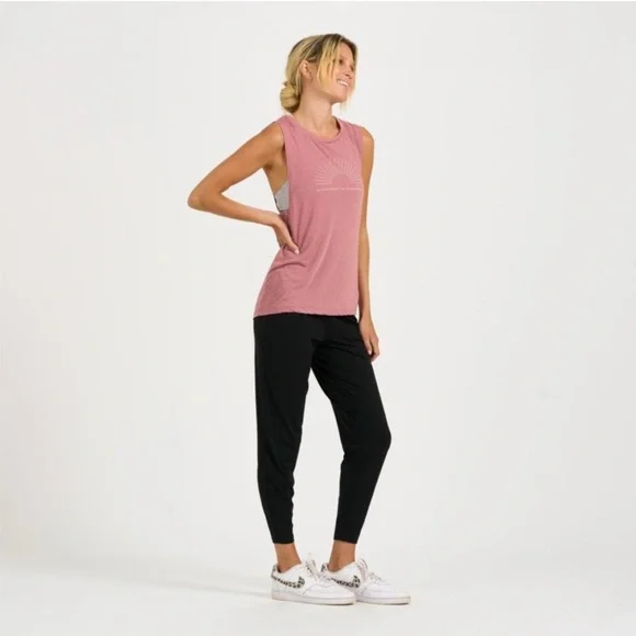 Vuori Investment in Happiness Muscle Tank Top Sleeveless Mauve Pink Large Sun - Picture 8 of 8